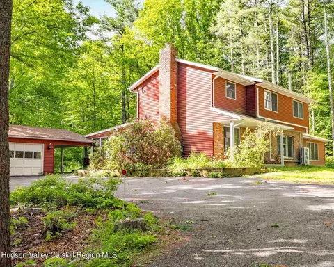91 Pleasant Ridge Dr, West Hurley, NY 12491