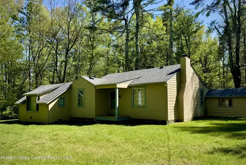 16 Delisio Ln, Woodstock, NY 12498