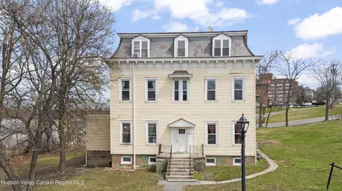 828-834 Warren St, Hudson, NY 12534