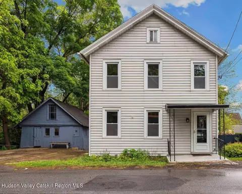 150 2nd St, Esopus, NY 12429
