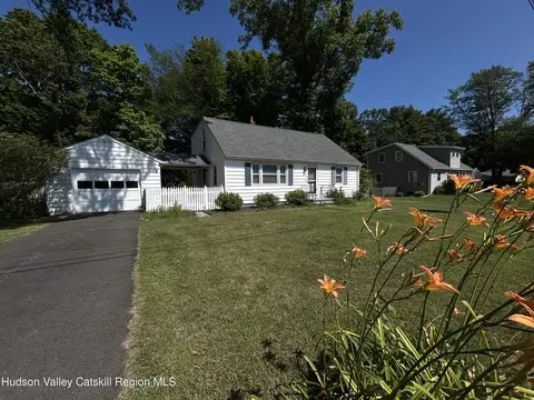 1 Huguenot Rd, Tillson, NY 12486