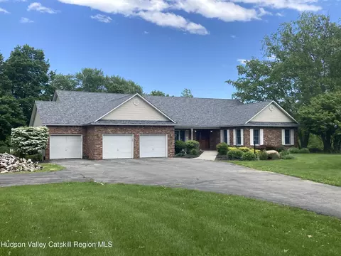 95 Heritage Ln, Montgomery, NY 12549