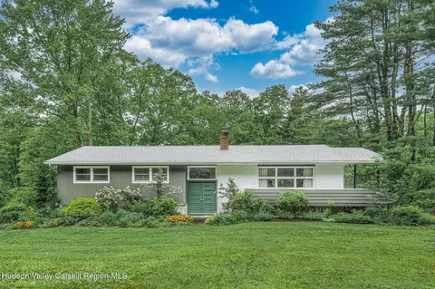 25 Tanglewood Rd, West Hurley, NY 12491