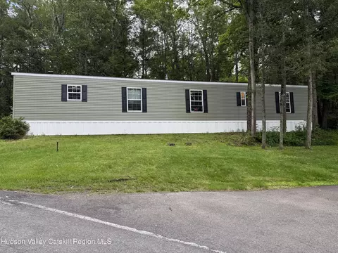 131 Rymrock Rd, Kingston, NY 12401