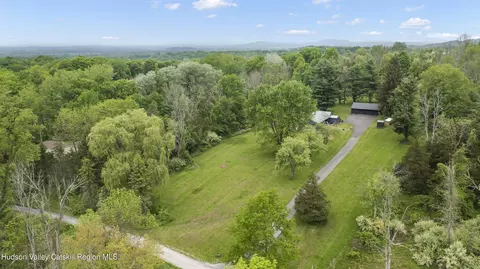 31 Orchard Rd, Elizaville, NY 12523