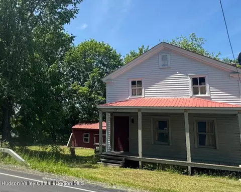 30 Chatham St, Nassau, NY 12123