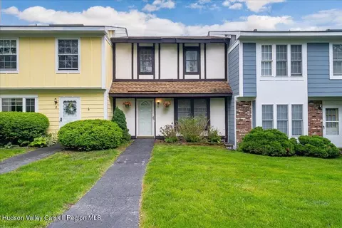 7 Sunnybrook Cir, Highland, NY 12528
