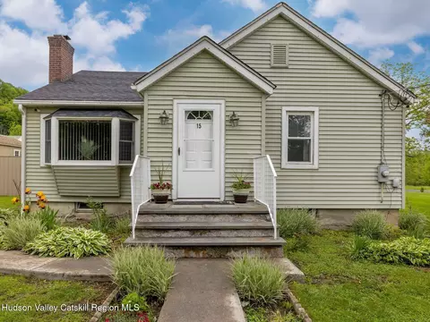 15 Old Walnut St, Catskill, NY 12414