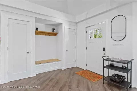 Entry Way - 275 Mountain Ave, Cairo, NY 12413 photo 3 of 4