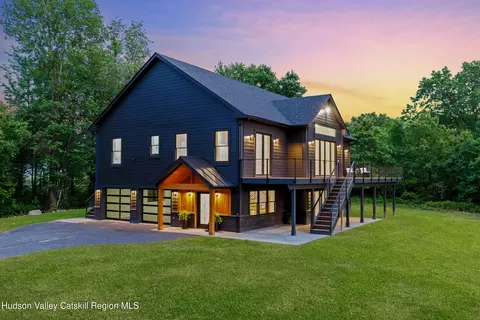 330 Station Rd, Highland, NY 12528
