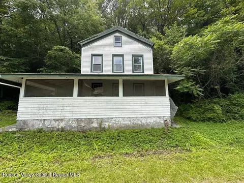 818 Cauterskill Rd, Catskill, NY 12414