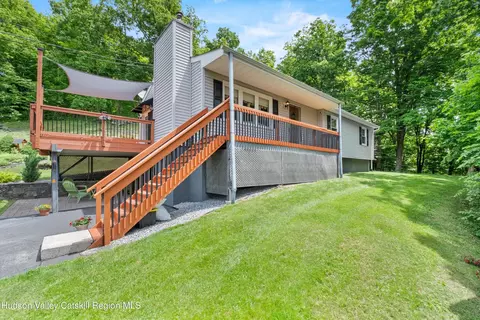 219 Cardinal Rd, Hyde Park, NY 12538