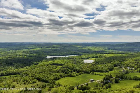 3 Red Rock Rd, Wawarsing, NY 12489
