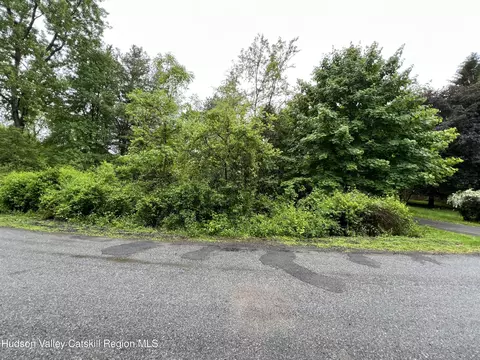 101 Ichabod Crane Cir, Coxsackie, NY 12051