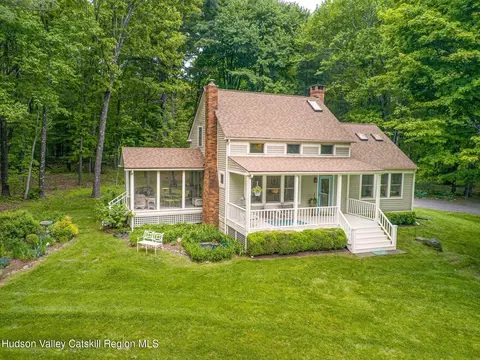 58 Peak Rd, Stone Ridge, NY 12484