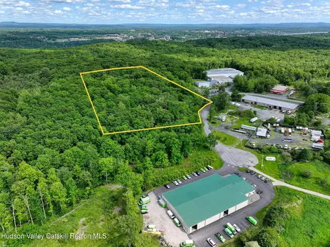 9 Lumen Ln, Highland, NY 12528