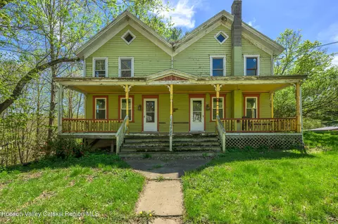 15 Martindale Rd, Philmont, NY 12565