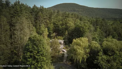 94 Silver Hollow Rd, Woodstock, NY 12498