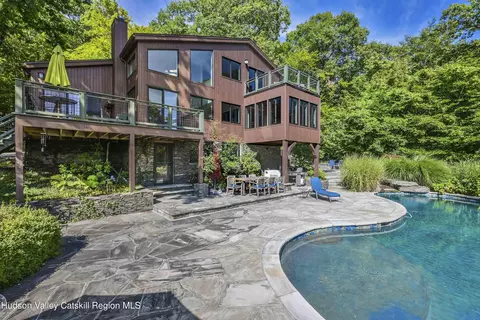 208 Grogkill Rd, Woodstock, NY 12498