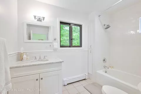 Bath - 208 Grogkill Rd, Woodstock, NY 12498 photo 5 of 5