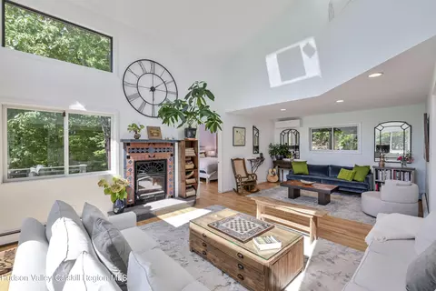 Living - 208 Grogkill Rd, Woodstock, NY 12498 photo 2 of 5