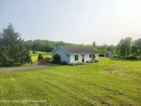 2773 Lucas Turnpike Tpke, Accord, NY 12404