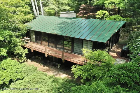 337 Tempaloni Rd, Spring Glen, NY 12483