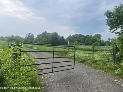 000 Schoolhouse Rd, Stuyvesant, NY 12173