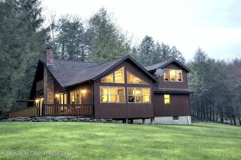 27 Terrace Dr, Prattsville, NY 12468