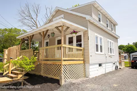 998 County Route 401, Westerlo, NY 12193