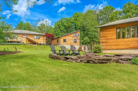 10 Harry Wells Rd, Saugerties, NY 12477