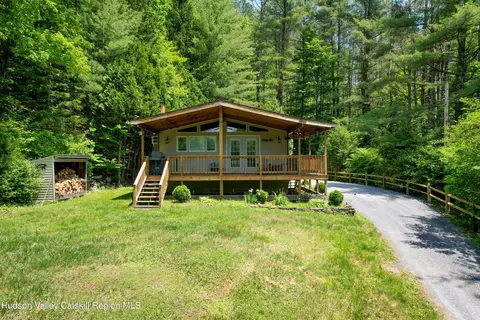 15 High St E, Shandaken, NY 12480