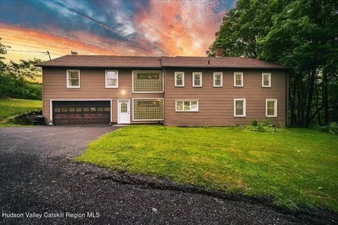 10 Schillings Crossing Rd, Canaan, NY 12029