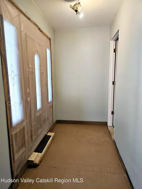 Entry Way - 124 Union St, Cobleskill, NY 12043 photo 2 of 5