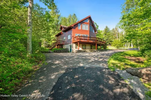 59 Mountain Dr, Hunter, NY 12442