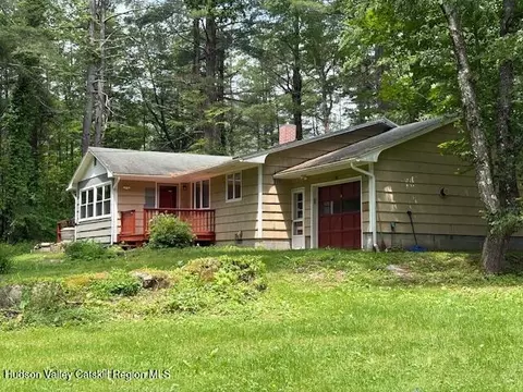 33 Dermody Rd, Canaan, NY 12029