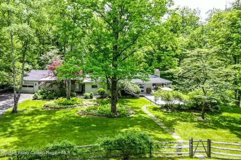 35 Abbey Rd, Mount Tremper, NY 12457