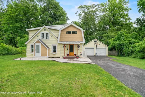 8 Church St, Napanoch, NY 12458