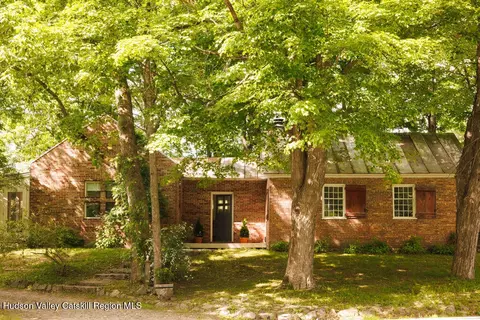 577 Jefferson Hill Rd, Nassau, NY 12123