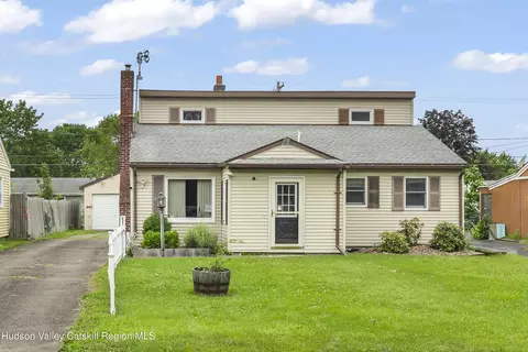 321 Lincoln Blvd, Hudson, NY 12534