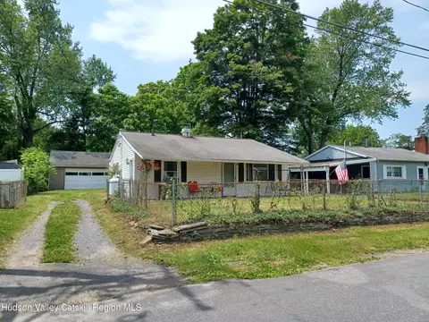 14 Center Rd, High Falls, NY 12440