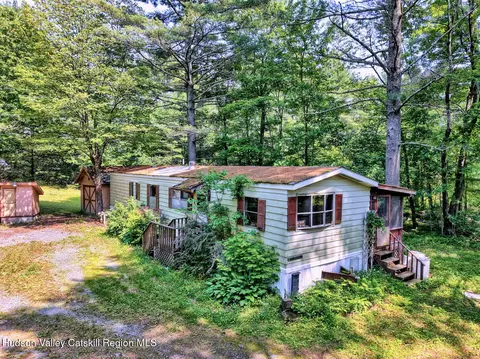 66 Hideaway Rd, Palenville, NY 12463