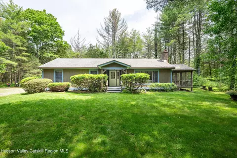 1443 Glasco Tpke, Saugerties, NY 12477