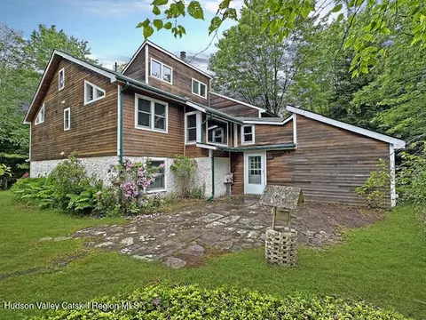 56 Thorn Apple Dr, Hunter, NY 12442