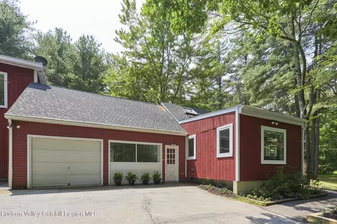 141 Lamoree Rd, Rhinebeck, NY 12572