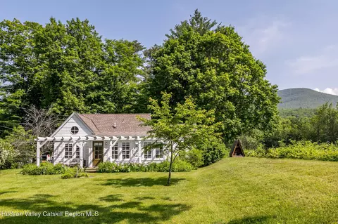 14-16 Mt Pleasant Rd, Mount Tremper, NY 12457