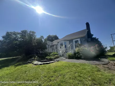 56 Wendell St, Ravena, NY 12143