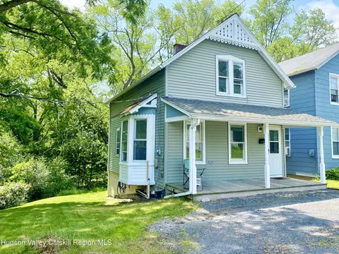 12 Van Dyck St, Coxsackie, NY 12051