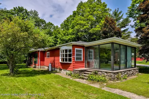 18 Maplewood Ave, Windham, NY 12496