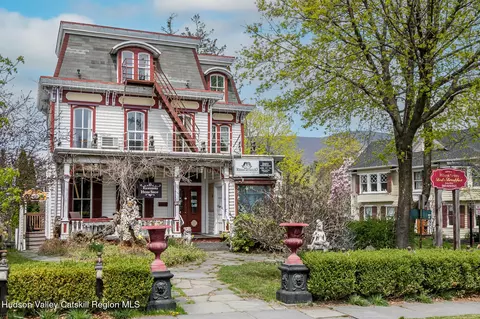 12 Tinker St, Woodstock, NY 12498